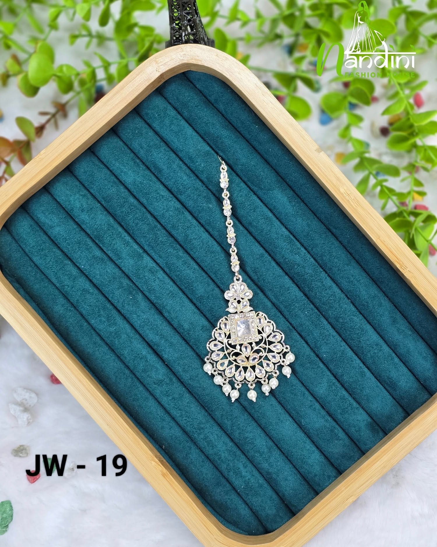 Elegant Filigree Crystal Maang Tikka