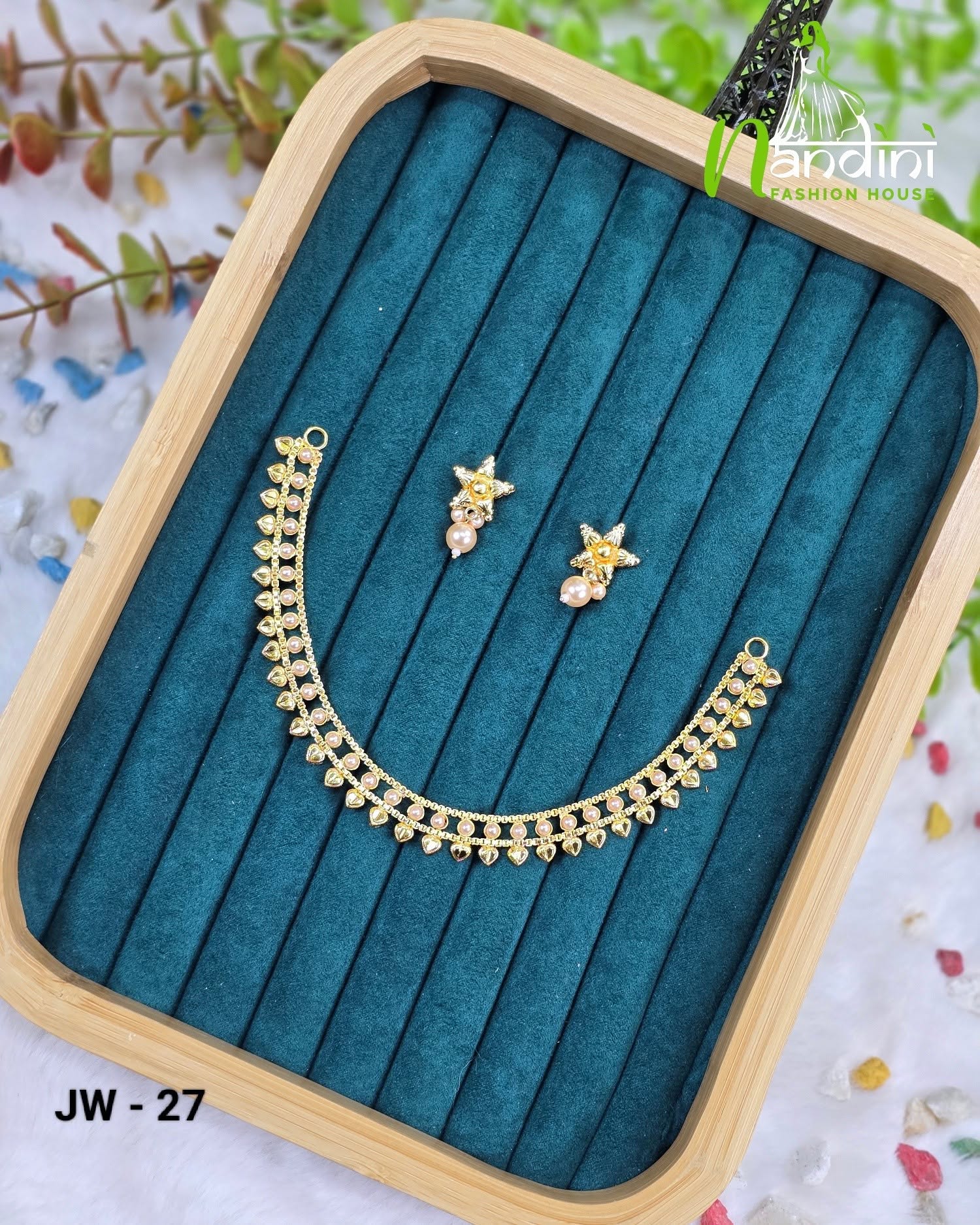 Minimalist Gold-Tone Pearl Choker